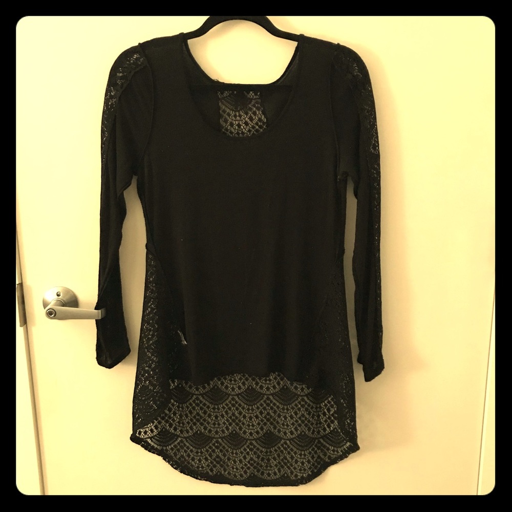 Black Long Sleeved Sweater w. lace detail back.